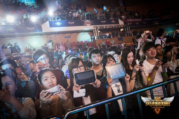 他真会啊？管泽元蝎子大杀四方 957爆打钦元 957队1-0icon队